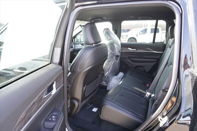 new 2025 Jeep Grand Cherokee car, priced at $42,549