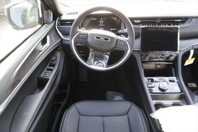 new 2025 Jeep Grand Cherokee car, priced at $42,549