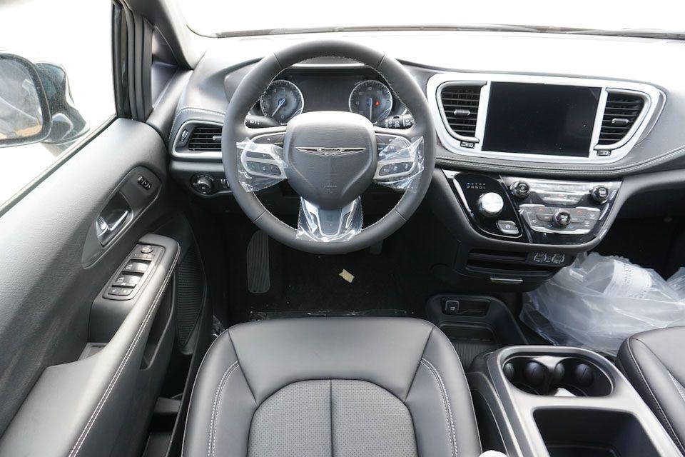 new 2025 Chrysler Pacifica car, priced at $42,753