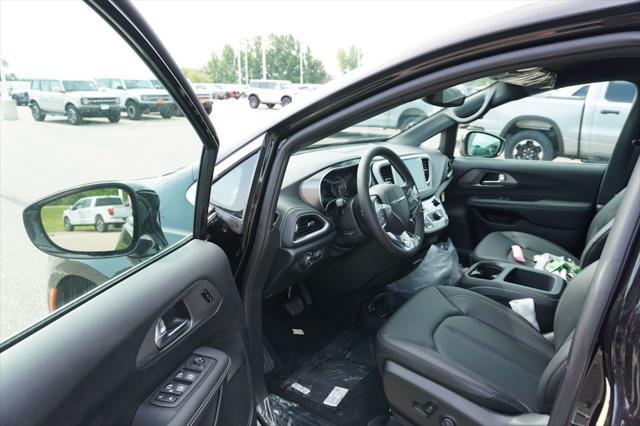 new 2025 Chrysler Pacifica car, priced at $42,872