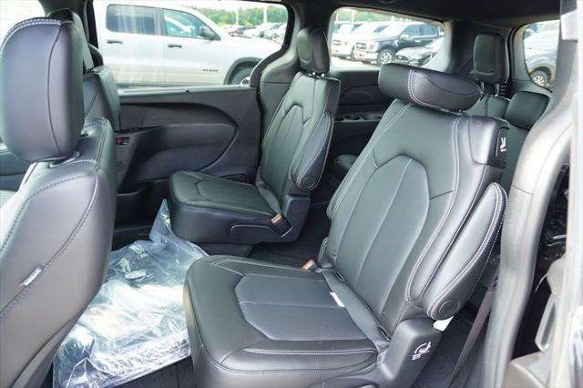 new 2025 Chrysler Pacifica car, priced at $42,872
