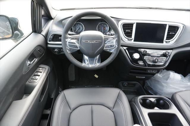 new 2025 Chrysler Pacifica car, priced at $42,872
