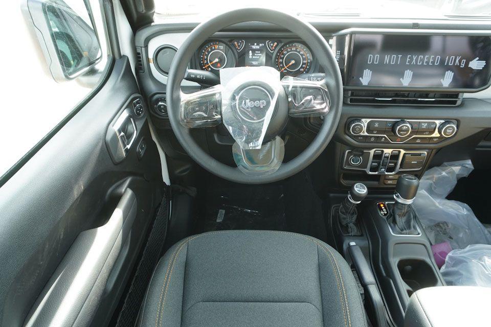 new 2025 Jeep Gladiator car, priced at $38,068