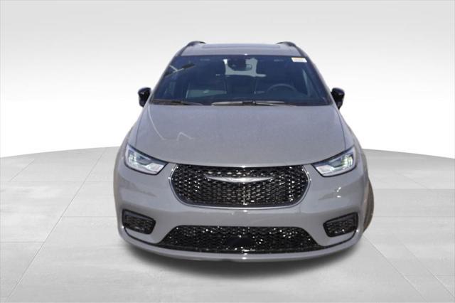 new 2025 Chrysler Pacifica Hybrid car, priced at $42,502