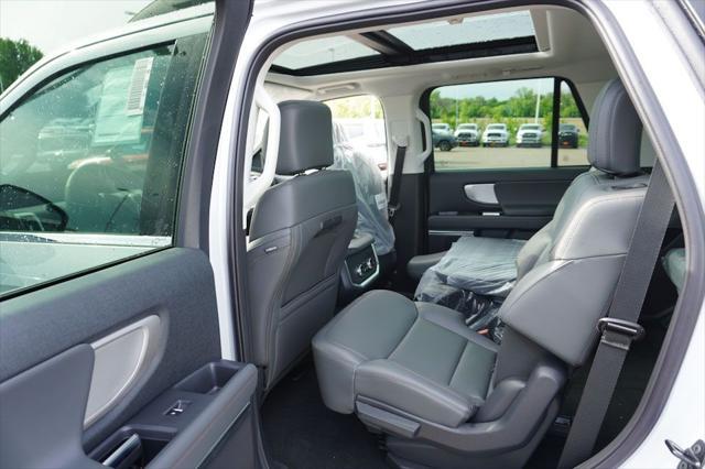 new 2025 Ford Expedition car, priced at $68,438