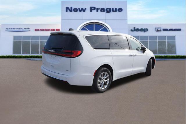 new 2024 Chrysler Pacifica car, priced at $44,924