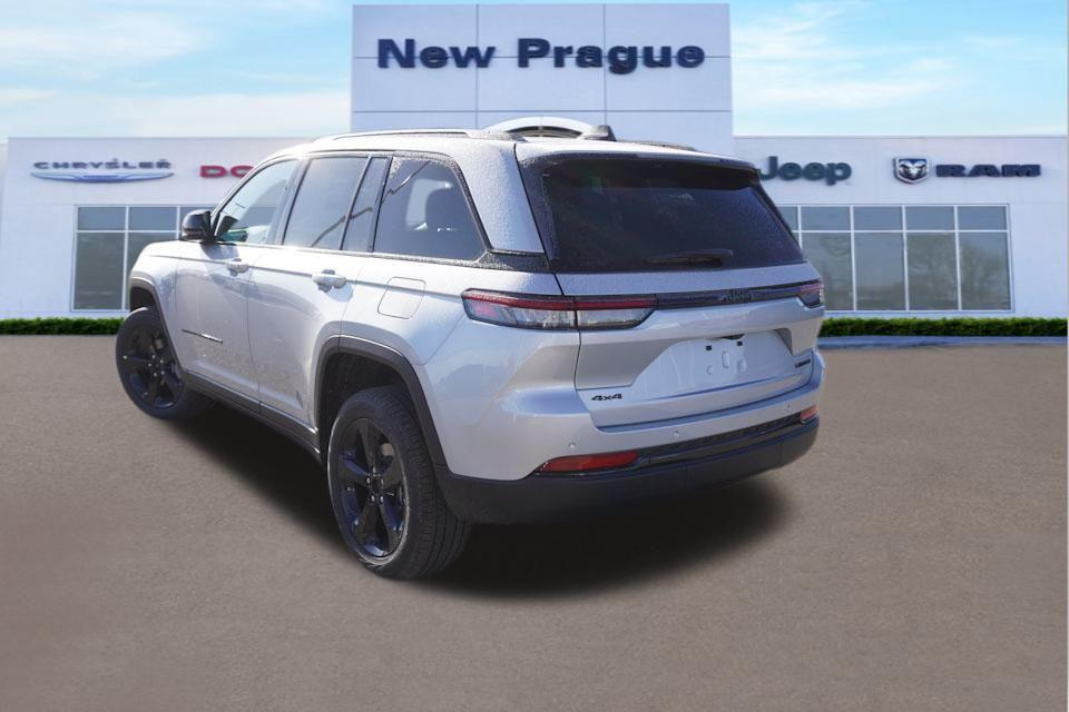 new 2025 Jeep Grand Cherokee car, priced at $40,770
