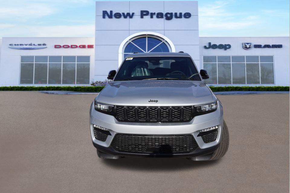new 2025 Jeep Grand Cherokee car, priced at $40,770
