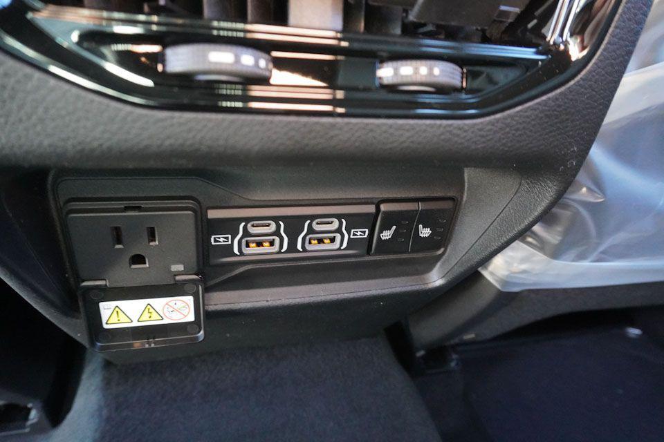 new 2025 Jeep Grand Cherokee car, priced at $40,770