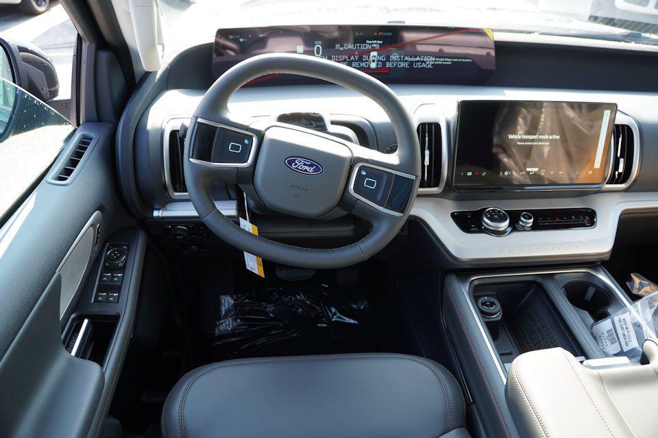 new 2025 Ford Expedition car, priced at $67,417