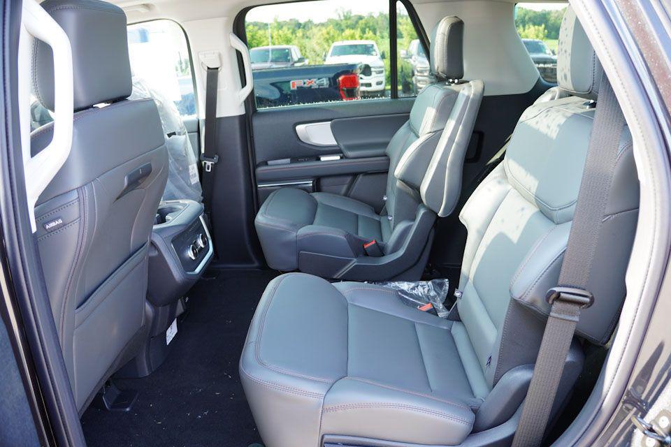 new 2025 Ford Expedition car, priced at $67,417