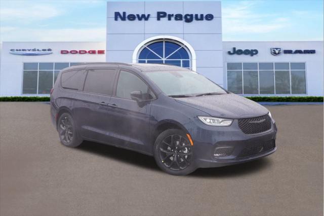 new 2025 Chrysler Pacifica car, priced at $46,622