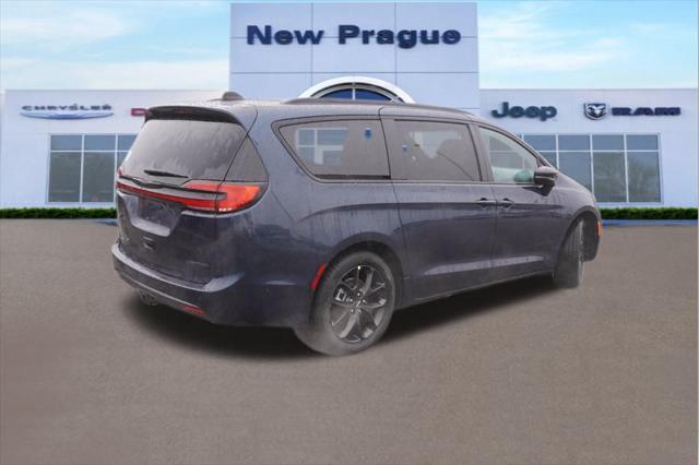 new 2025 Chrysler Pacifica car, priced at $46,622