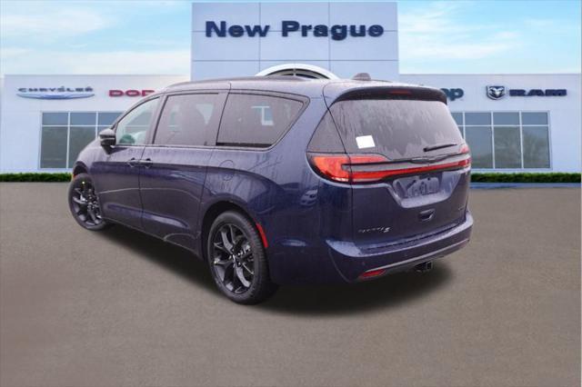 new 2025 Chrysler Pacifica car, priced at $46,622