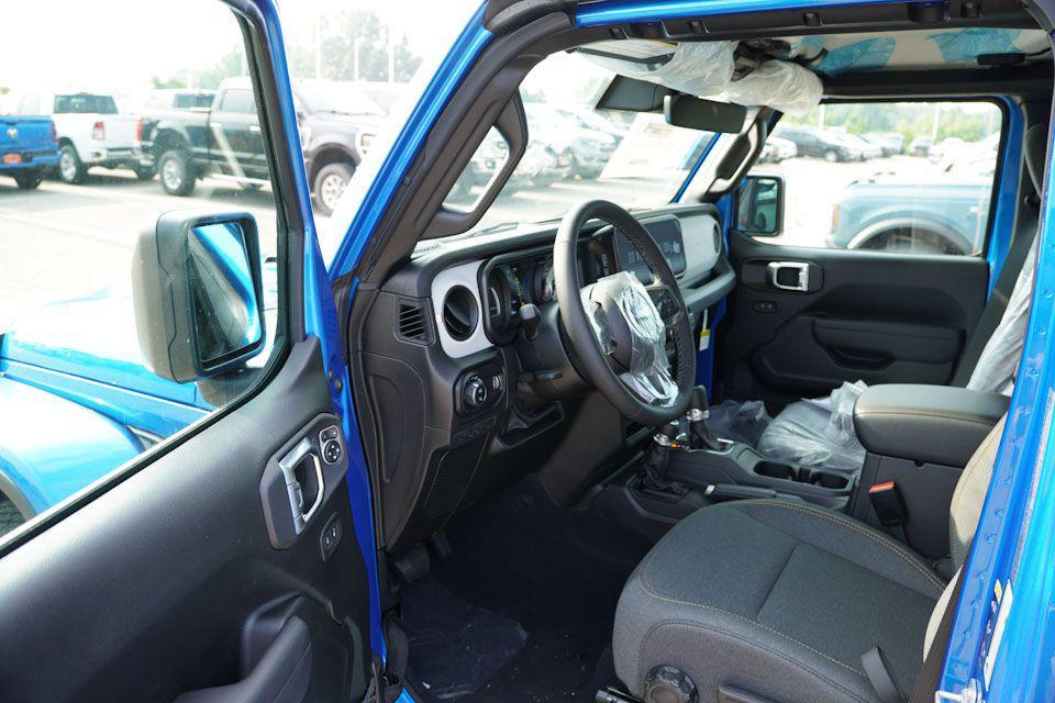 new 2025 Jeep Gladiator car, priced at $47,379