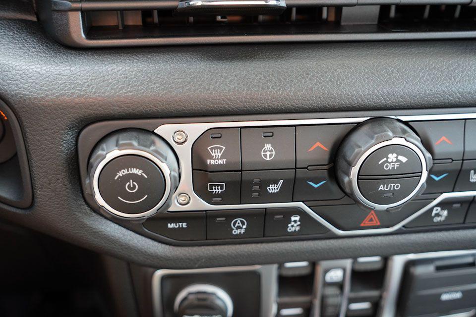 new 2025 Jeep Gladiator car, priced at $47,379