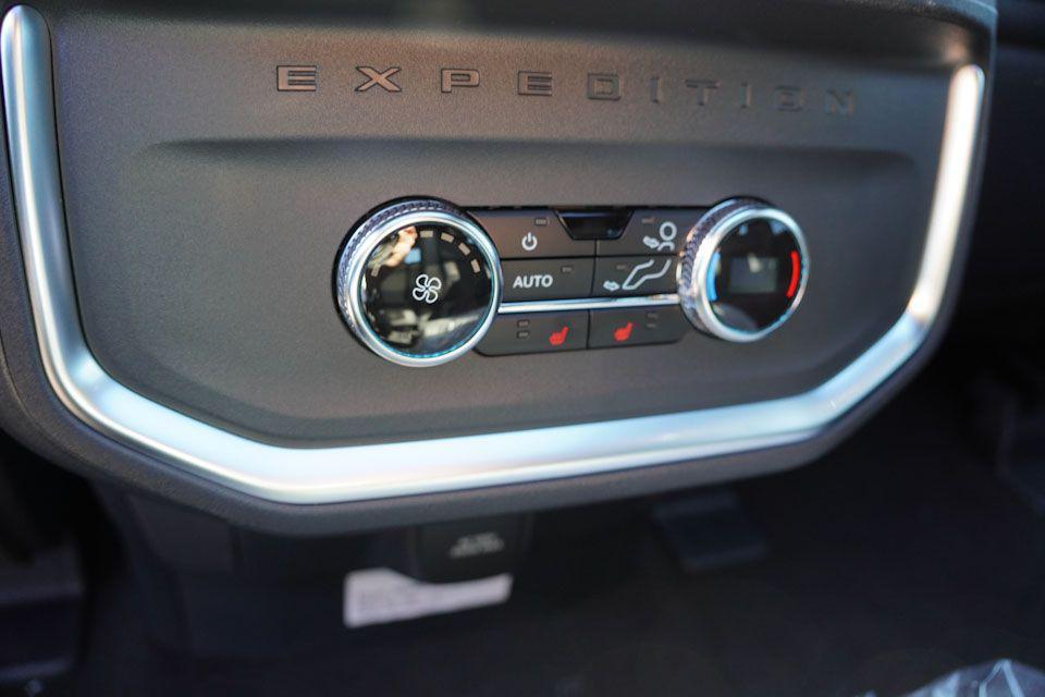 new 2025 Ford Expedition car, priced at $79,198