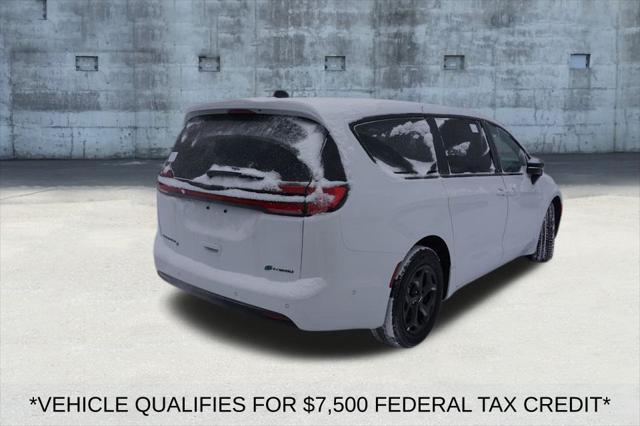 new 2024 Chrysler Pacifica Hybrid car, priced at $45,614