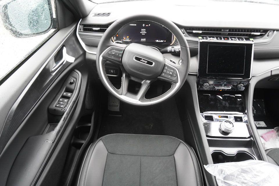 new 2025 Jeep Grand Cherokee L car, priced at $39,878