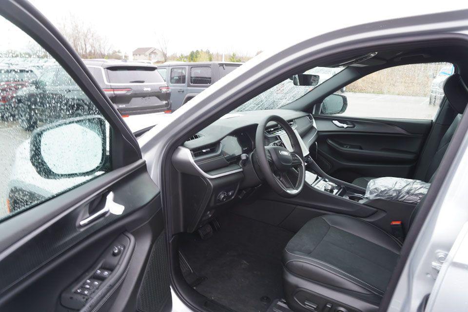 new 2025 Jeep Grand Cherokee L car, priced at $39,878