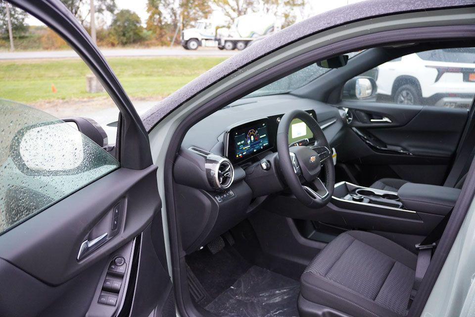 new 2026 Chevrolet Equinox car, priced at $33,435