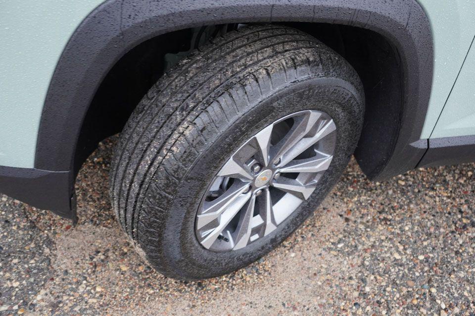 new 2026 Chevrolet Equinox car, priced at $33,435