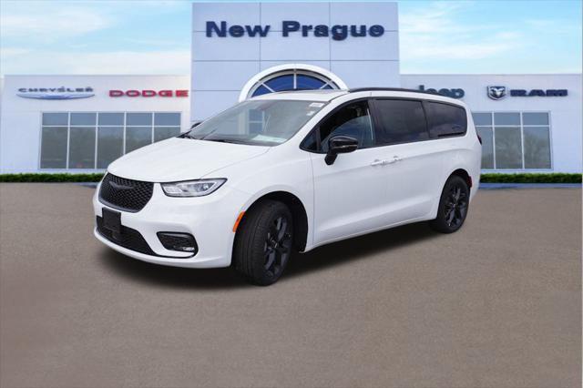 new 2024 Chrysler Pacifica car, priced at $45,866