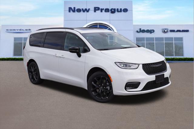 new 2024 Chrysler Pacifica car, priced at $45,866