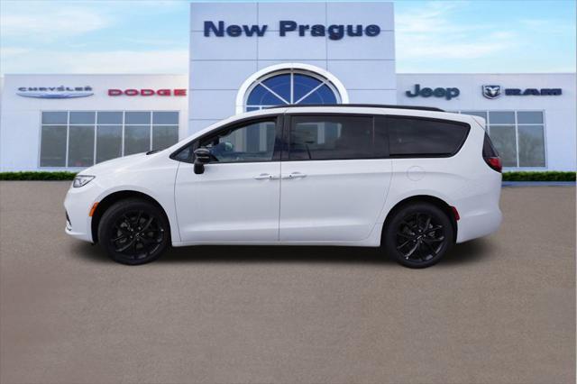 new 2024 Chrysler Pacifica car, priced at $45,866