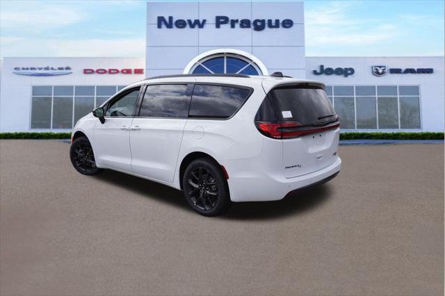 new 2024 Chrysler Pacifica car, priced at $45,866