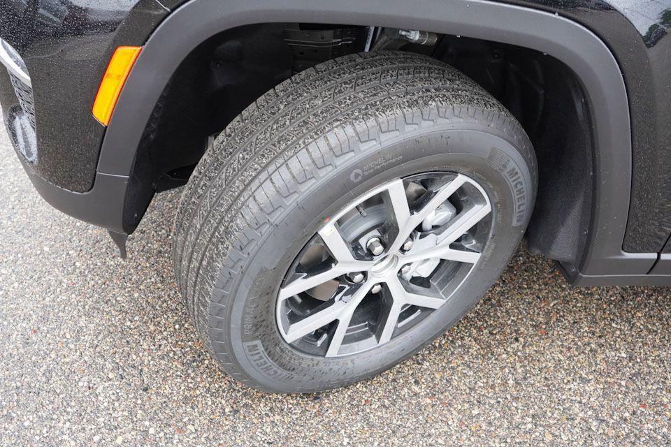 new 2025 Jeep Grand Cherokee car, priced at $42,939