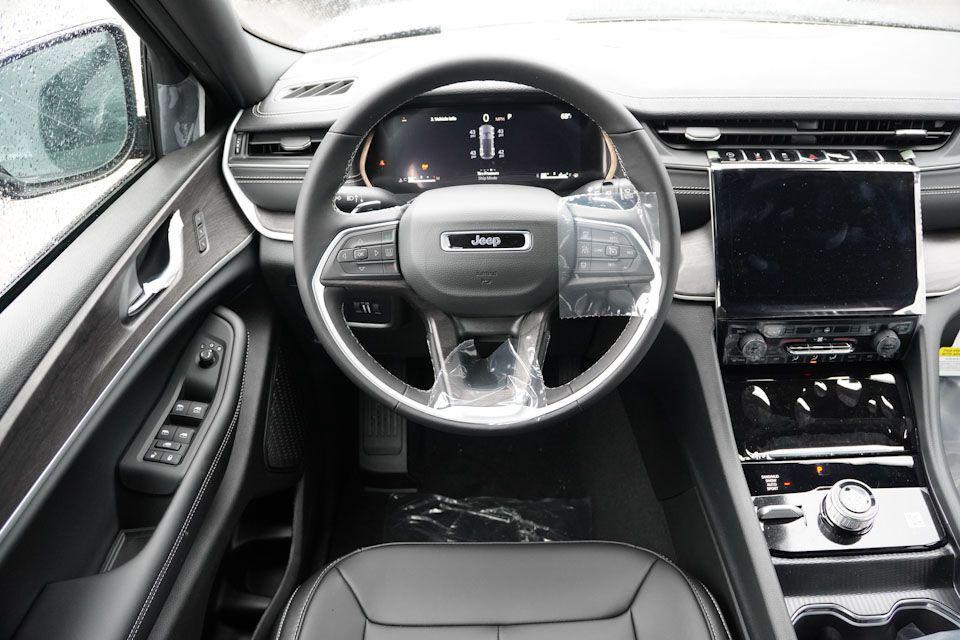 new 2025 Jeep Grand Cherokee car, priced at $42,939