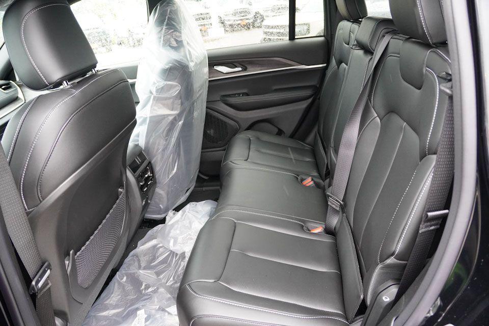 new 2025 Jeep Grand Cherokee car, priced at $42,939