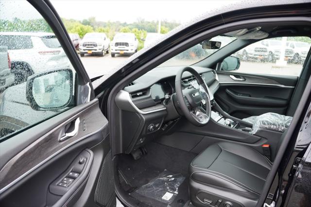 new 2025 Jeep Grand Cherokee car, priced at $42,760