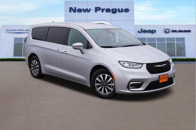 used 2022 Chrysler Pacifica Hybrid car, priced at $24,920