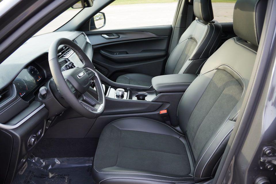used 2025 Jeep Grand Cherokee car, priced at $36,988