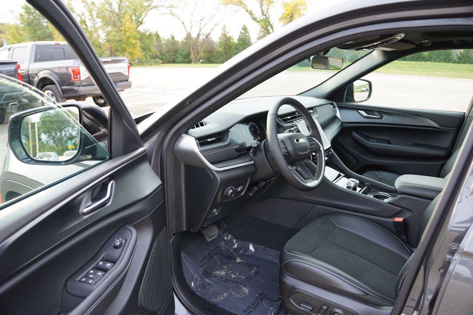 used 2025 Jeep Grand Cherokee car, priced at $36,988