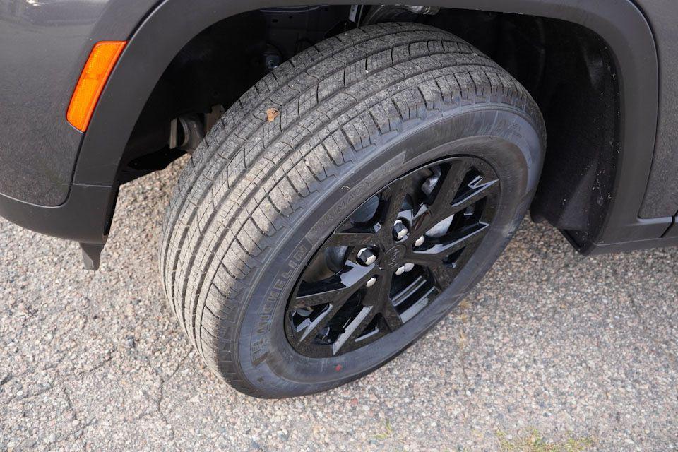 used 2025 Jeep Grand Cherokee car, priced at $36,988
