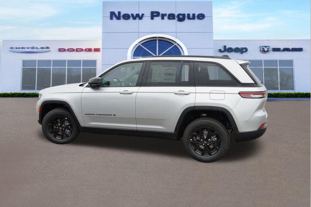 new 2025 Jeep Grand Cherokee car, priced at $40,328