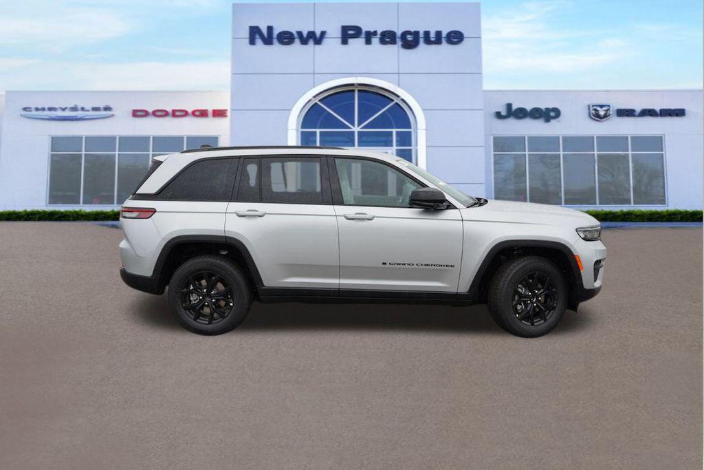 new 2025 Jeep Grand Cherokee car, priced at $40,328
