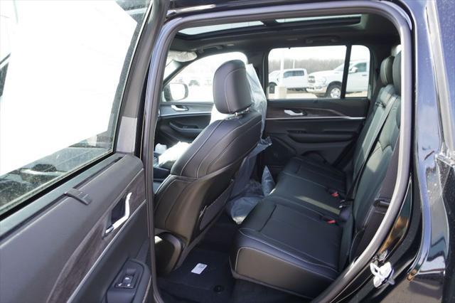 new 2025 Jeep Grand Cherokee car, priced at $47,282