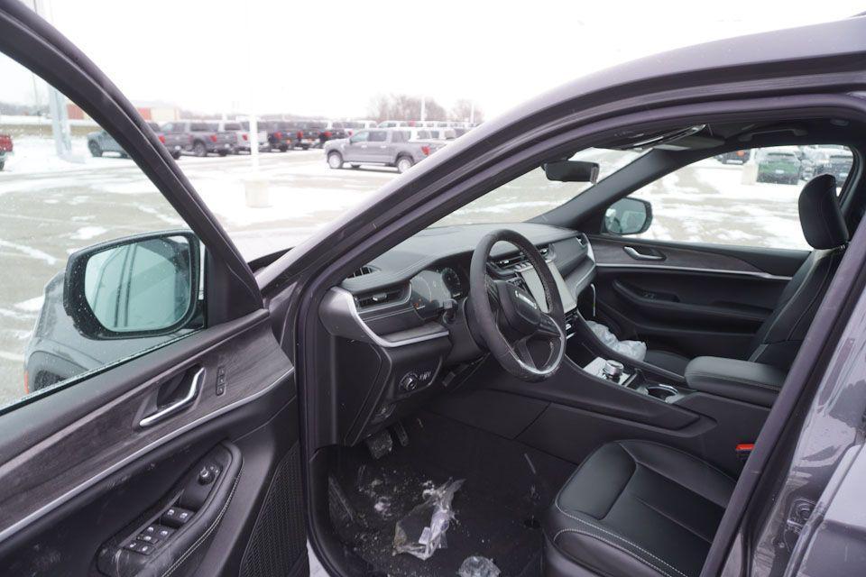 new 2025 Jeep Grand Cherokee L car, priced at $42,560