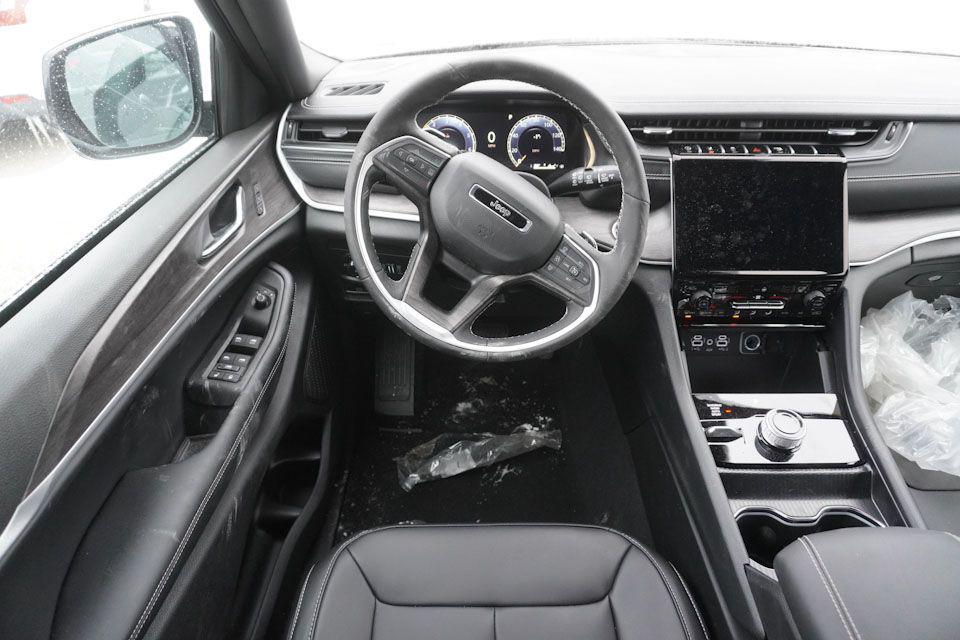 new 2025 Jeep Grand Cherokee L car, priced at $42,560