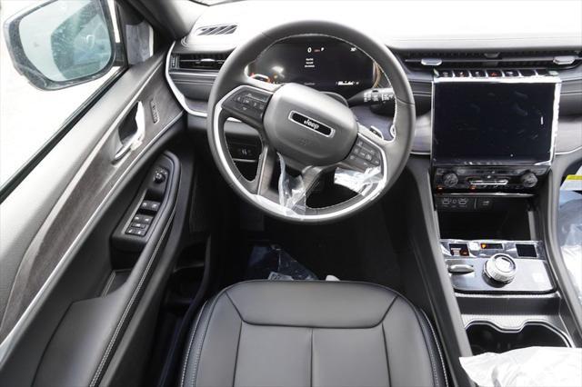 new 2025 Jeep Grand Cherokee car, priced at $42,649