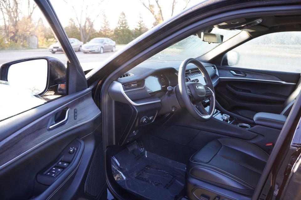 used 2024 Jeep Grand Cherokee L car, priced at $33,331