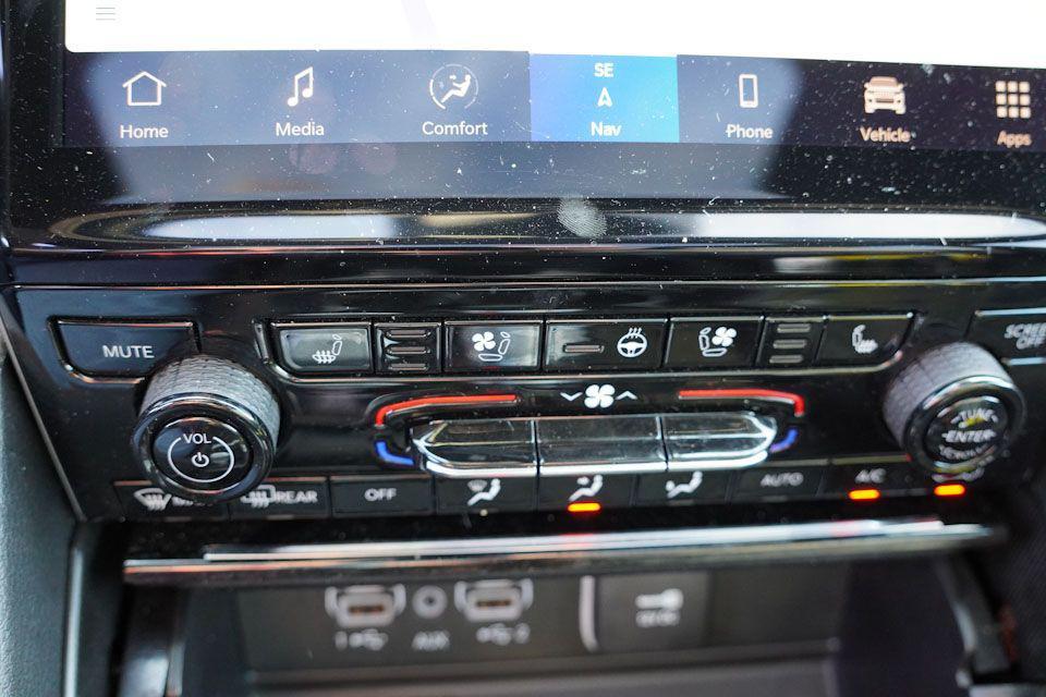 used 2024 Jeep Grand Cherokee L car, priced at $33,331