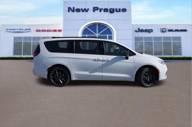 new 2024 Chrysler Pacifica car, priced at $50,153