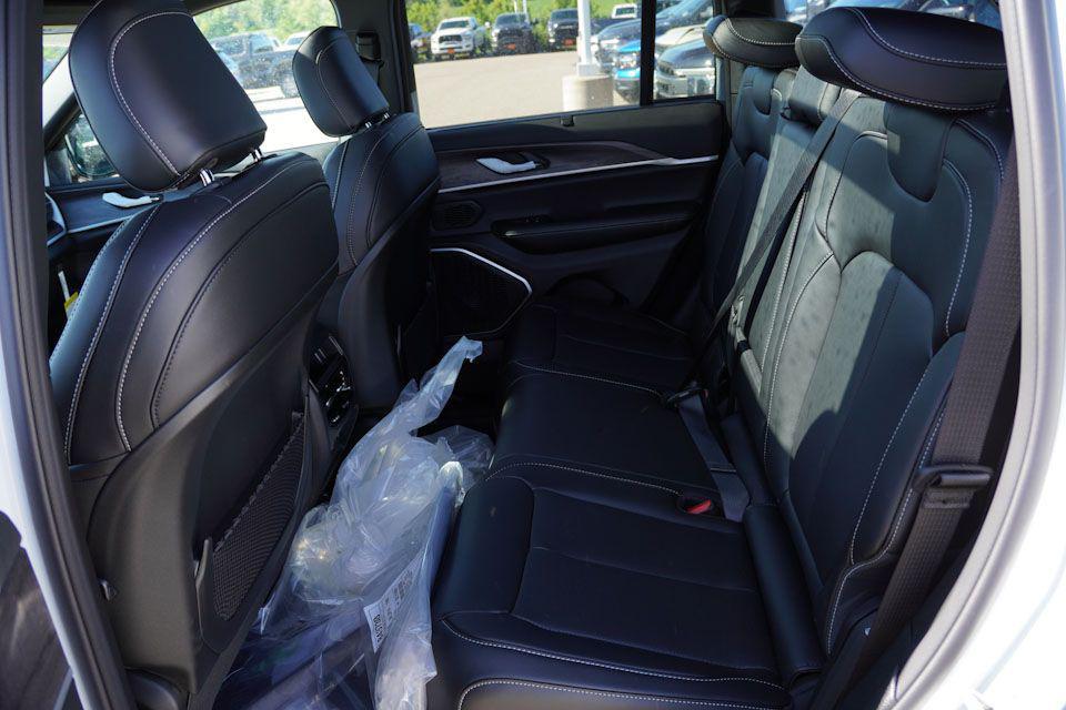 new 2025 Jeep Grand Cherokee car, priced at $49,830