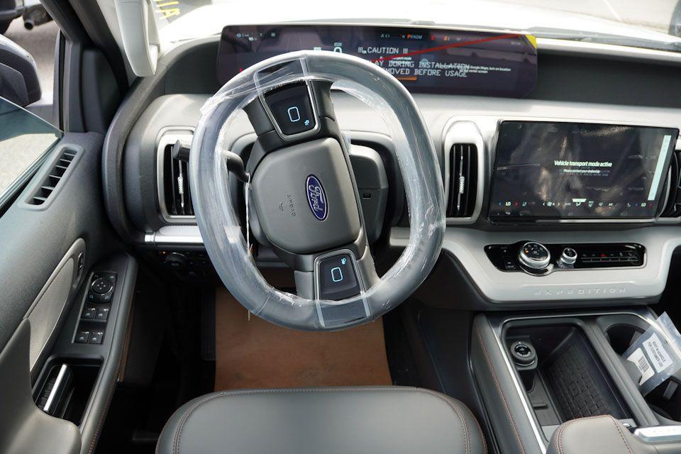 new 2025 Ford Expedition car, priced at $67,595