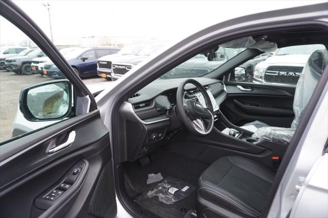 new 2025 Jeep Grand Cherokee car, priced at $40,814